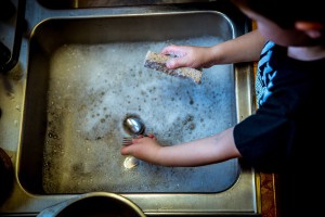 washing-dishes-1112077_960_720